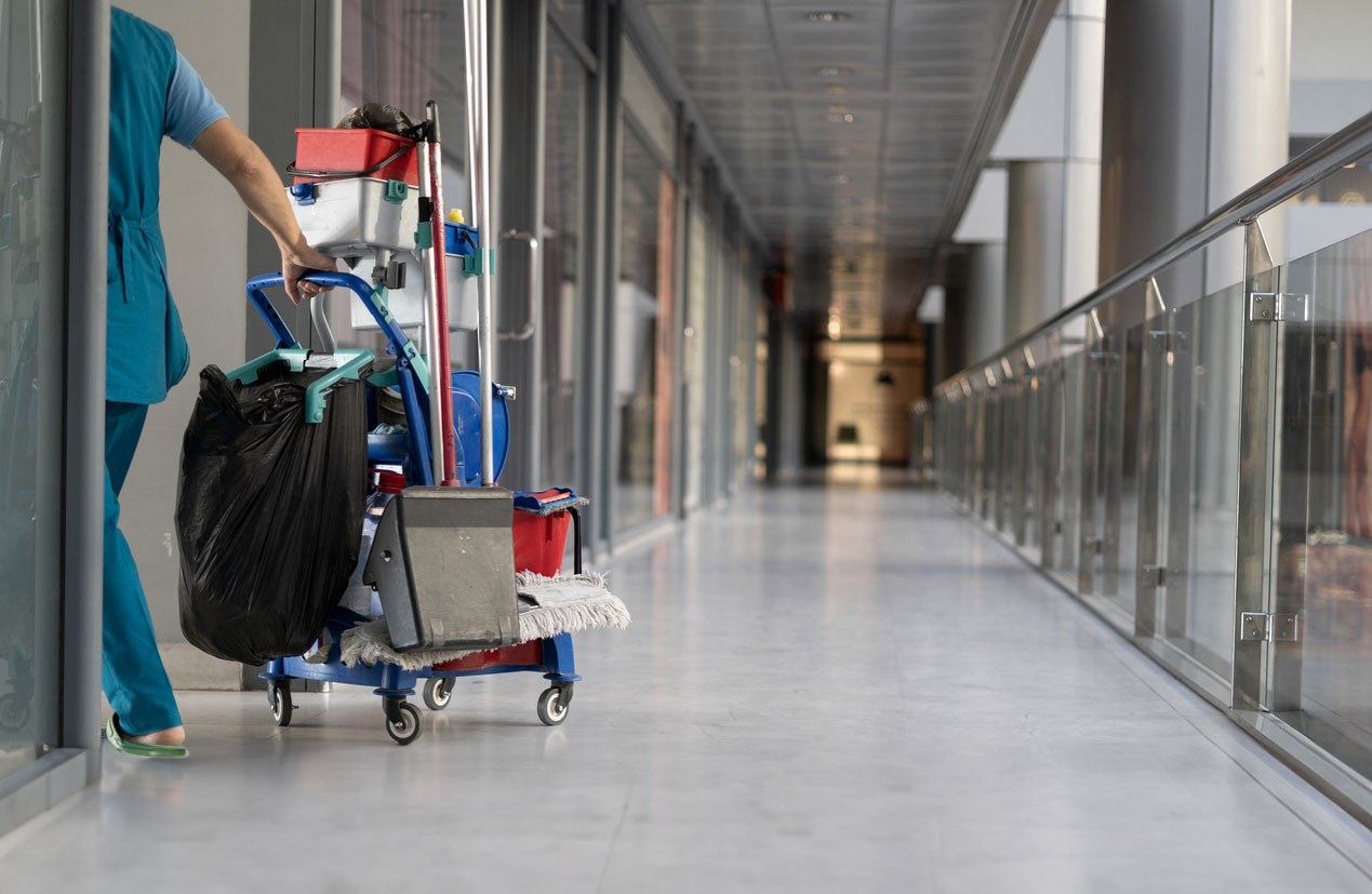 Professionelle Gebäudereinigung in Berlin - Saubere Büroräume und Glasfassaden