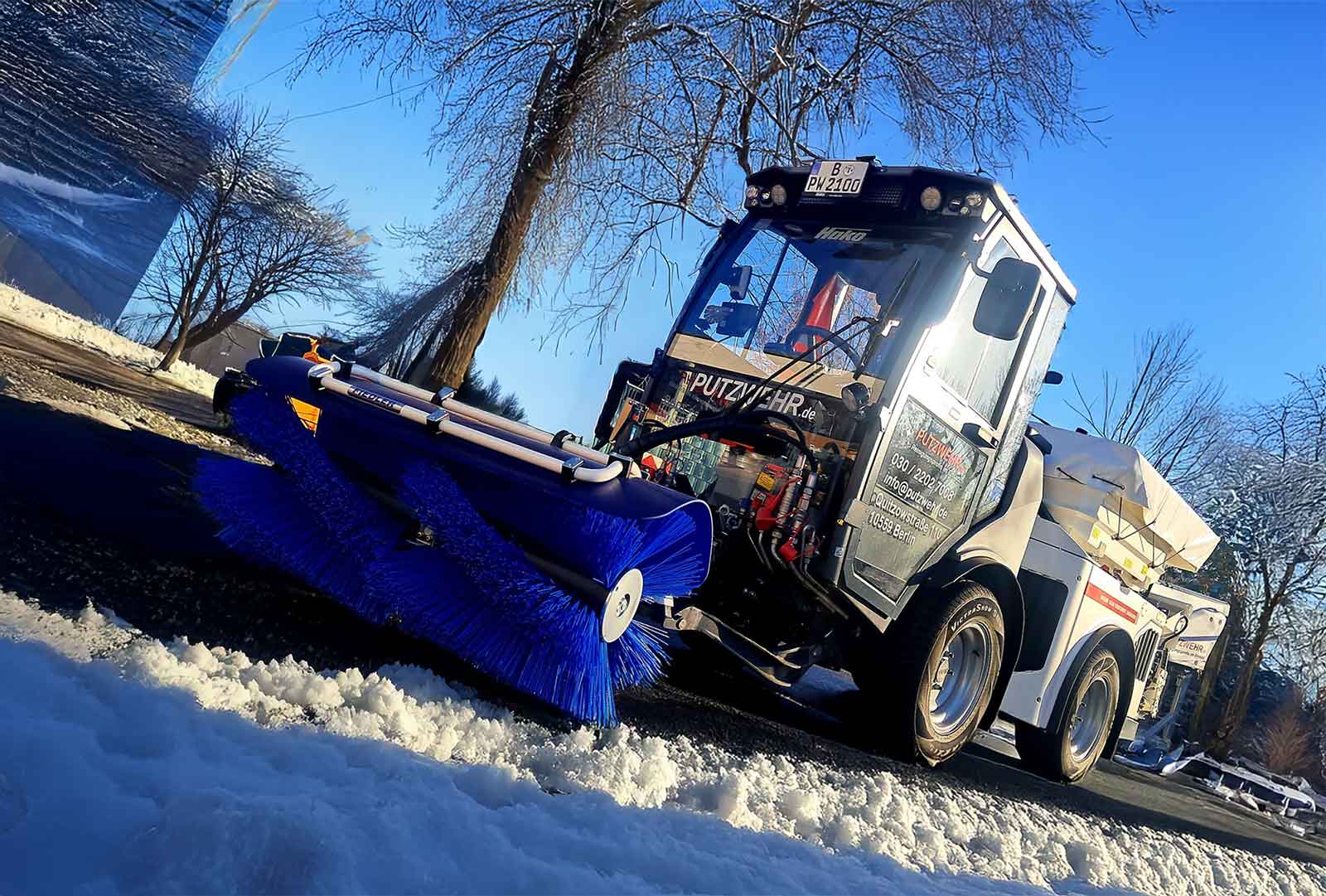 Winterdienst Berlin - Professionelle Schneeräumung und Streudienst 24/7